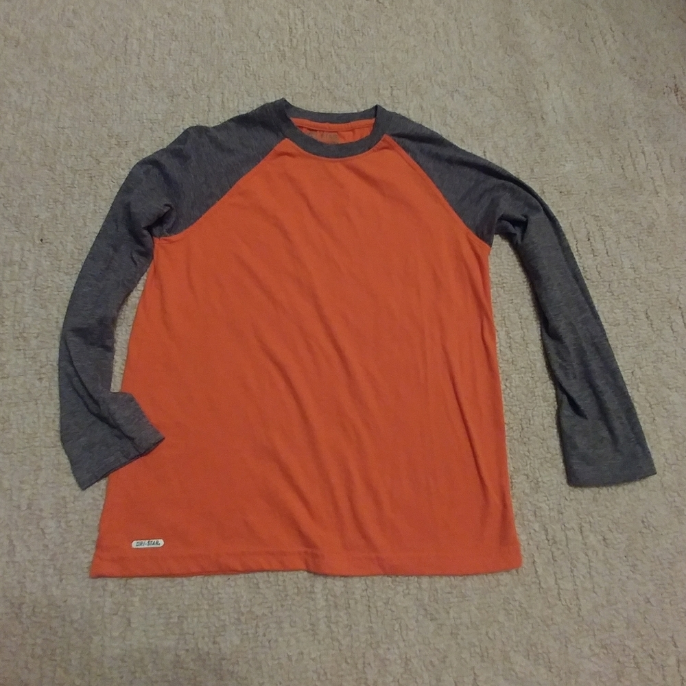 Boy's long sleeve performance tee L- (10-12)